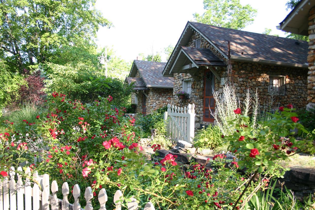 Rock Cottage Gardens B&B Eureka Springs Exteriör bild